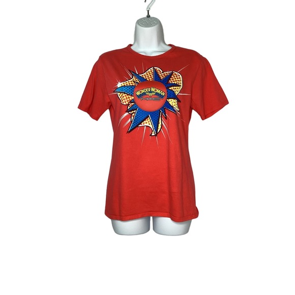 M.A.C. x DC Comics Wonder Woman Collectible T-Shirt Red 3 or M - Picture 11 of 11